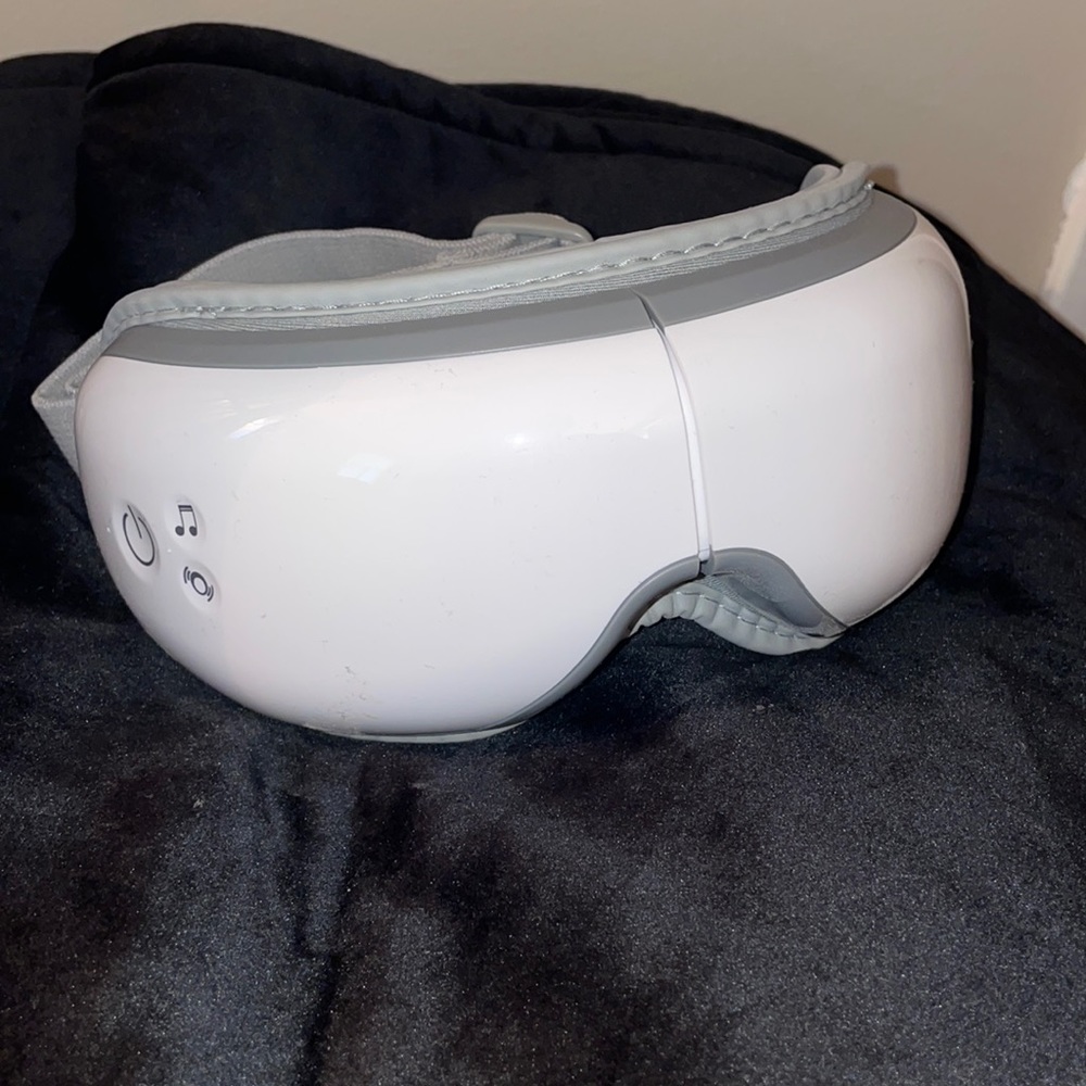 Renpho eye massager (comes with charger)